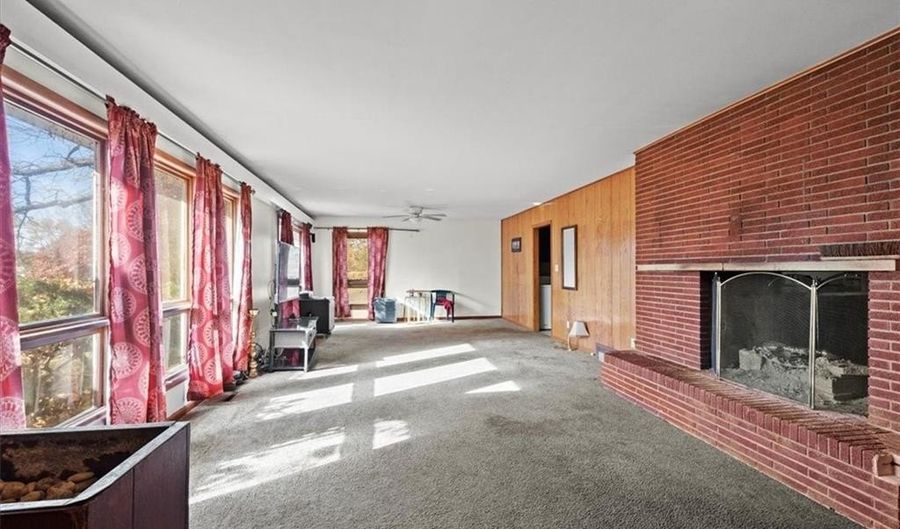 201 E Riley St, Atchison, KS 66002 - 4 Beds, 3 Bath