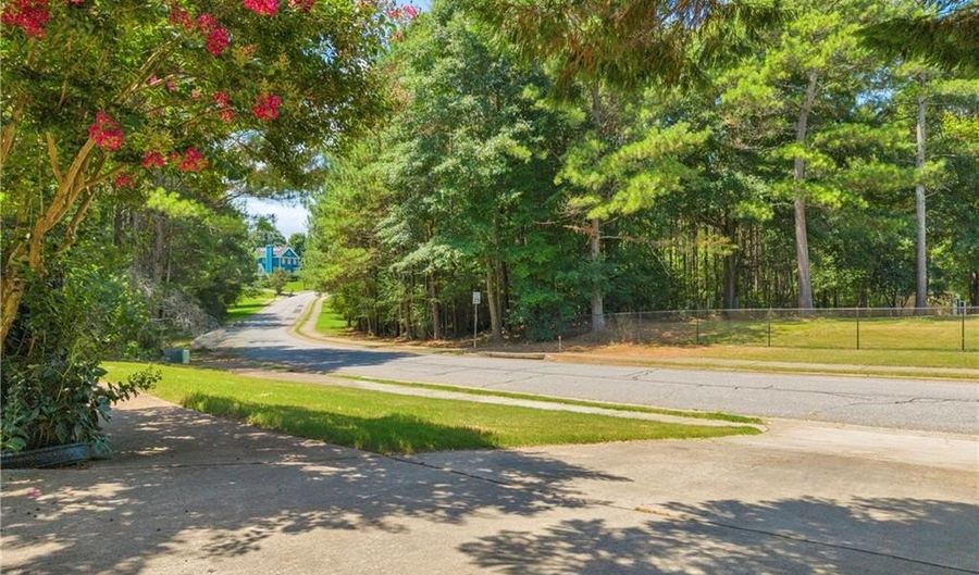 905 Daisy Ln, Athens, GA 30605 - 4 Beds, 2 Bath