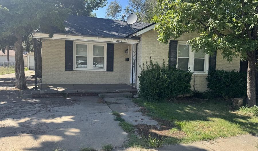 1302 S LIPSCOMB St, Amarillo, TX 79102 - 3 Beds, 1 Bath