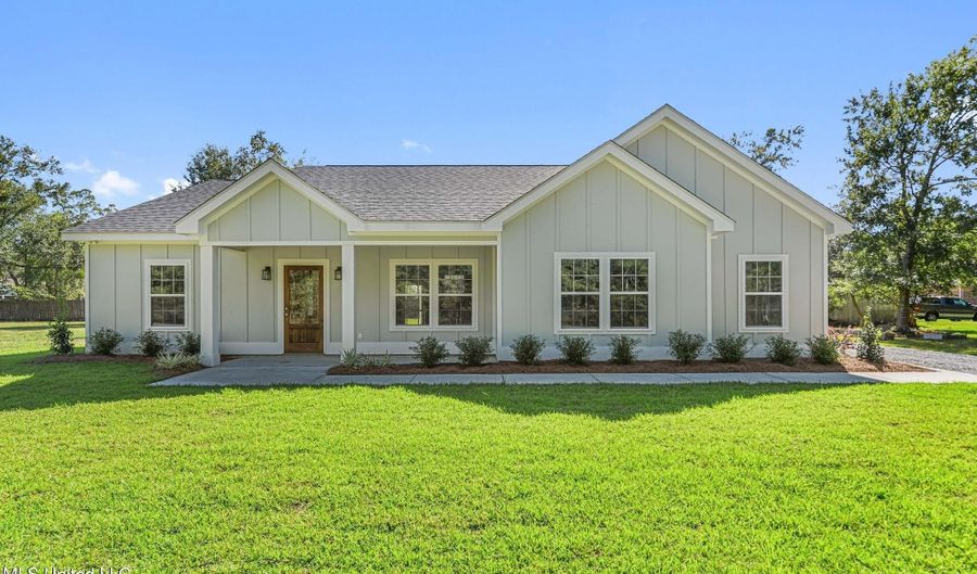 212 Hugo St, Bay St. Louis, MS 39520 - 3 Beds, 2 Bath