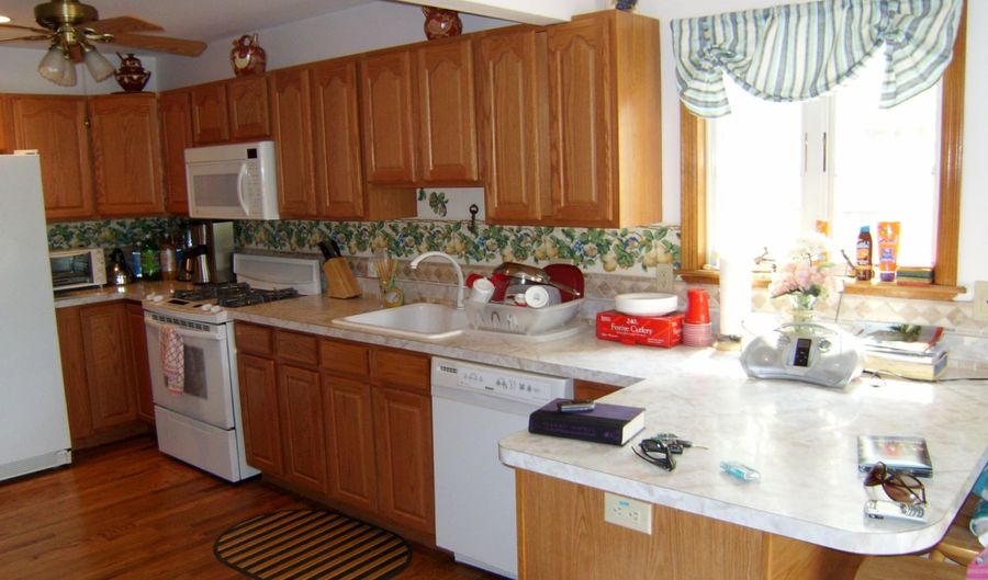 327 New Bedford Rd Front, Belmar, NJ 07719 - 3 Beds, 2 Bath