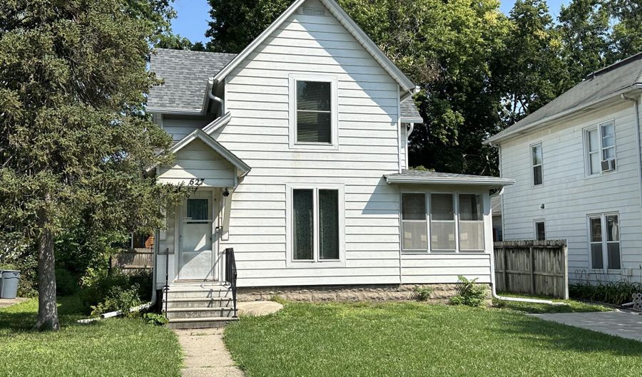 627 8th St, Ames, IA 50010 - 2 Beds, 1 Bath