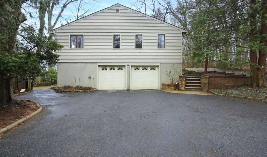 222 Red Hill Rd, Middletown, NJ 07748 - 4 Beds, 3 Bath