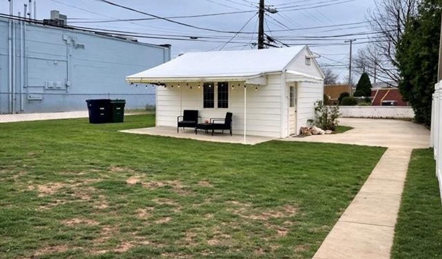 15854 Englewood Ave, Allen Park, MI 48101 - 3 Beds, 1 Bath
