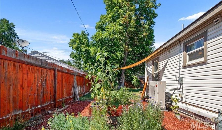 2416 W Ona St, Boise, ID 83705 - 2 Beds, 1 Bath