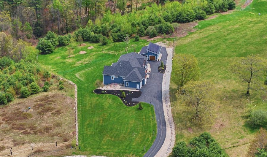 20 Pinnacle Ln, Bow, NH 03304 - 4 Beds, 3 Bath