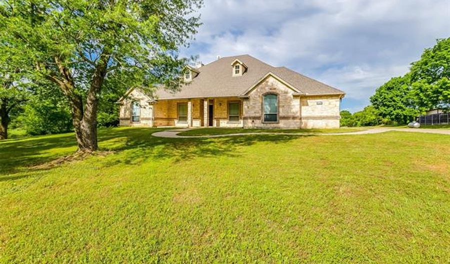 1520 Park Ln, Alvarado, TX 76009 - 5 Beds, 4 Bath