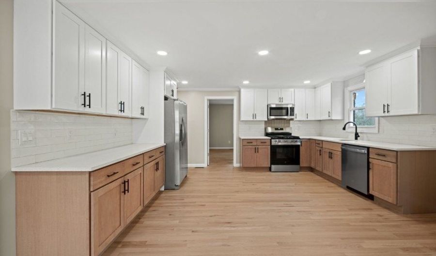 71 Moore Pl, Belleville, NJ 07109 - 4 Beds, 3 Bath