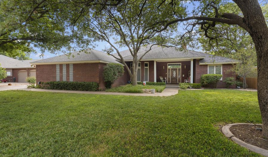 1607 Ave H, Abernathy, TX 79311 - 3 Beds, 3 Bath