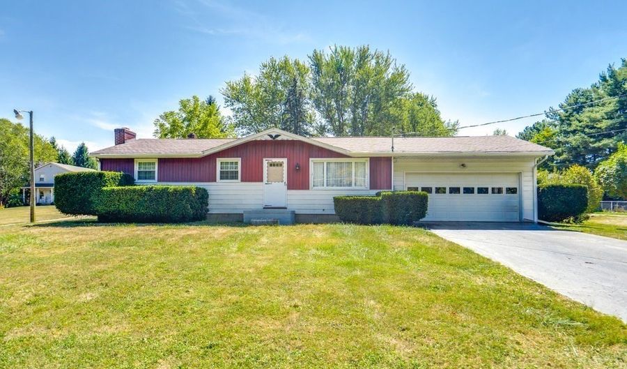 12222 Cenfield St NE, Alliance, OH 44601 - 3 Beds, 2 Bath