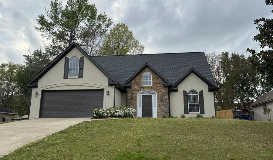 240 LEAF Ln, Alabaster, AL 35007 - 4 Beds, 3 Bath