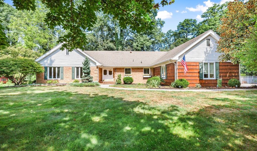 30 Packard Dr, Middletown, NJ 07748 - 3 Beds, 3 Bath