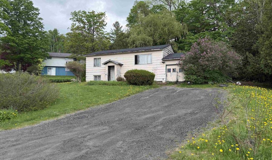 7 Meadow Wood Dr, Barre, VT 05654 - 3 Beds, 1 Bath