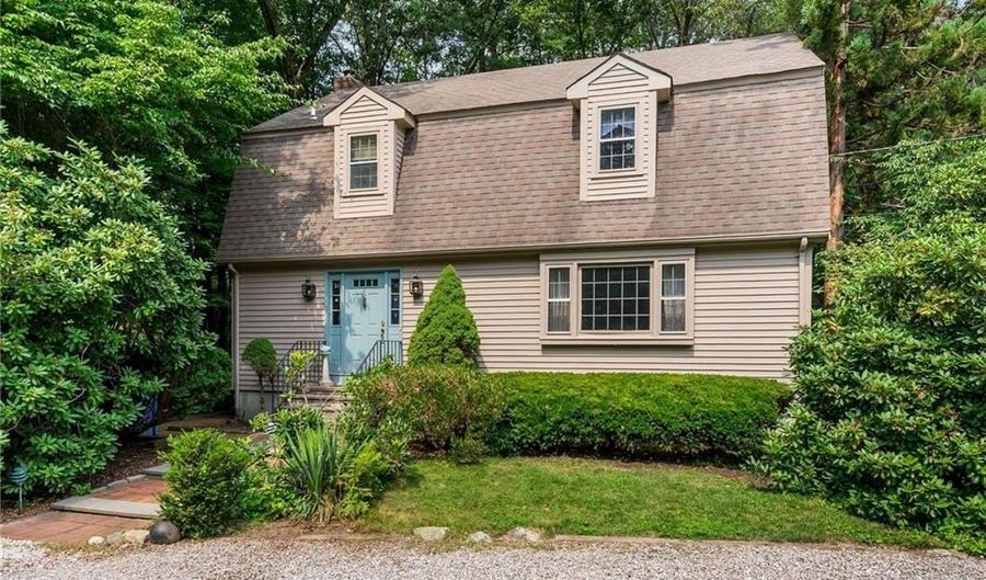 105 Newell Dr, Cumberland, RI 02864 - 3 Beds, 3 Bath