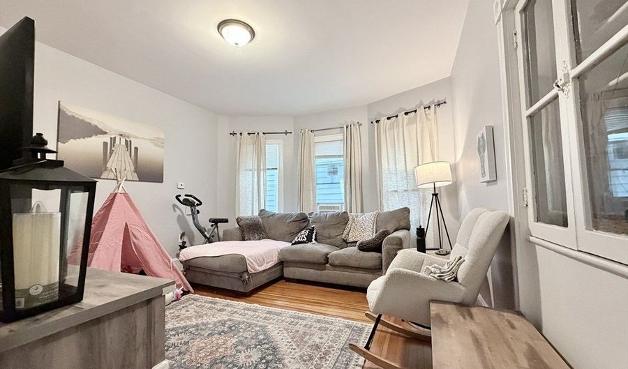 38 Woodford 2, Boston, MA 02125 - 3 Beds, 1 Bath