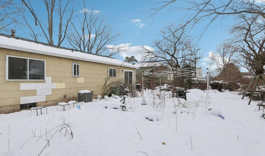 1124 Spray Ave, Beachwood, NJ 08722 - 3 Beds, 1 Bath