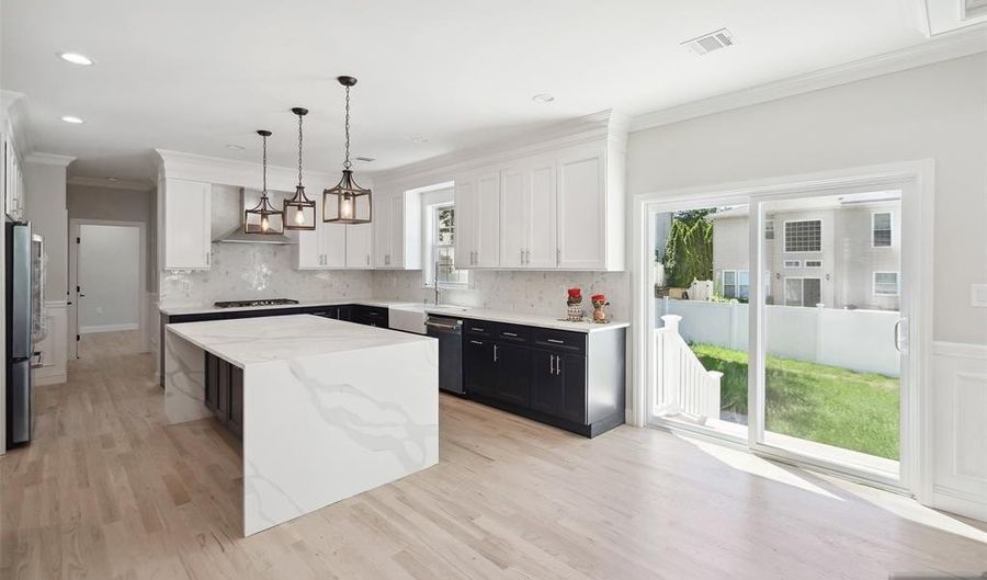 712 6th Ave, River Edge, NJ 07661 - 5 Beds, 7 Bath