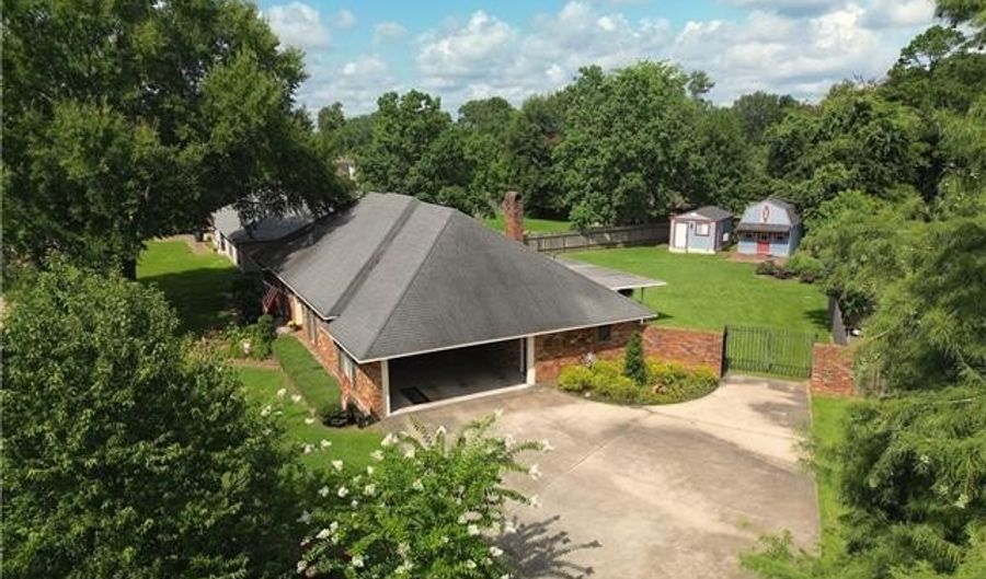 4800 WARWICK Blvd, Alexandria, LA 71303 - 3 Beds, 2 Bath