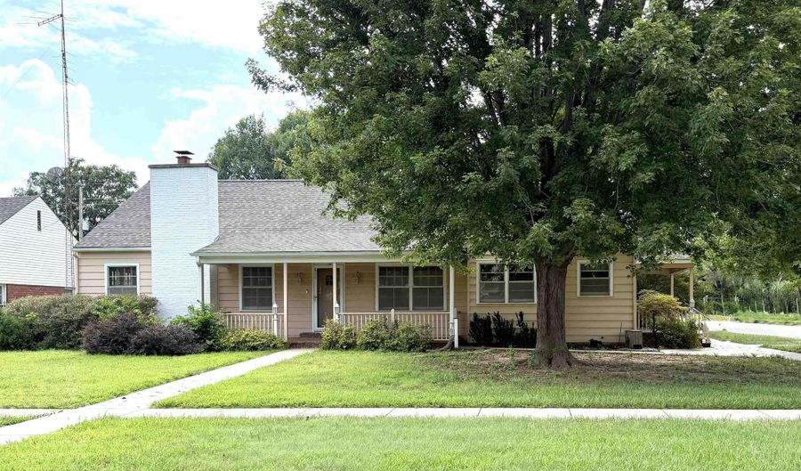 624 N Springfield, Anthony, KS 67003 - 4 Beds, 3 Bath