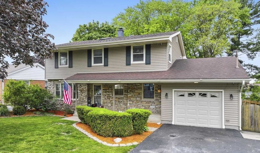 912 David St, Antioch, IL 60002 - 5 Beds, 4 Bath