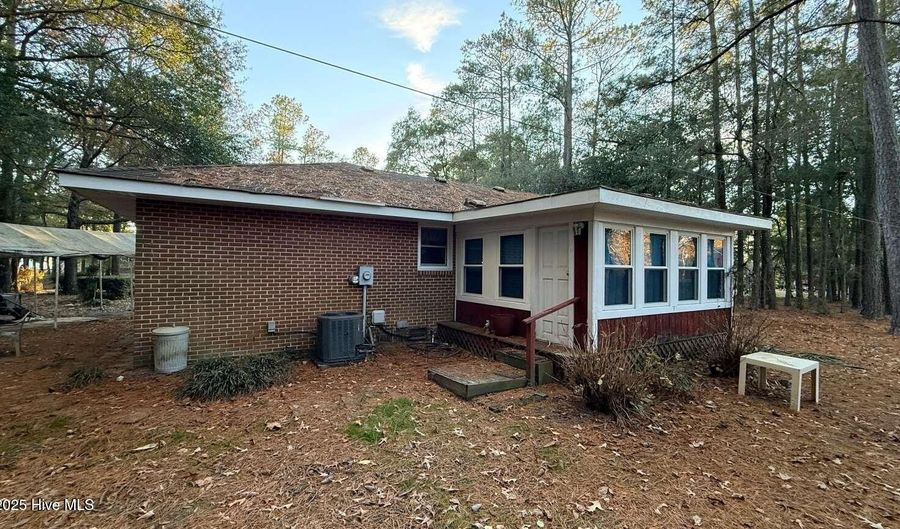 160 Pinewood Dr, Arapahoe, NC 28510 - 3 Beds, 2 Bath