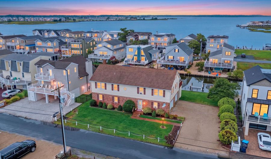 47 BAYSIDE Dr, Fenwick Island, DE 19944 - 3 Beds, 3 Bath