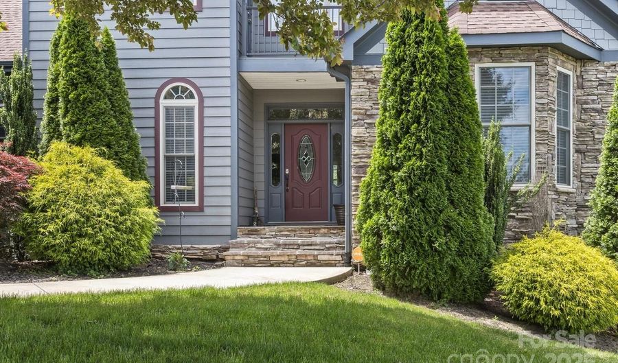 33 Stone House Rd, Arden, NC 28704 - 5 Beds, 3 Bath