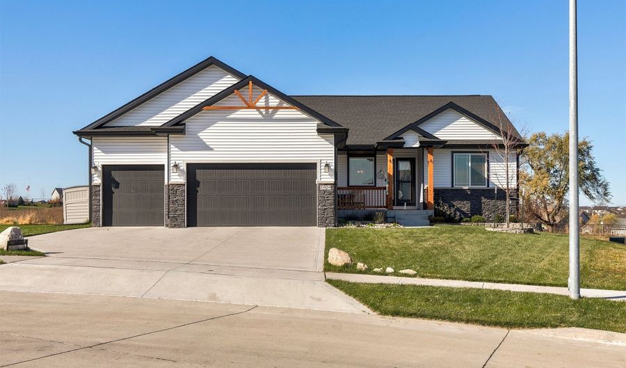 1909 16th Cir SE, Altoona, IA 50009 - 4 Beds, 4 Bath