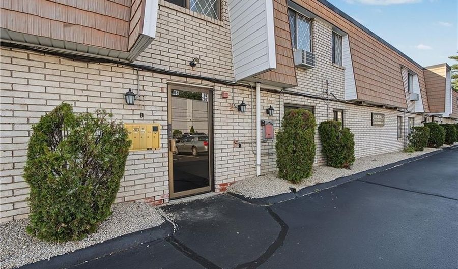 132 Hoffman Ave 207, Cranston, RI 02920 - 1 Beds, 1 Bath