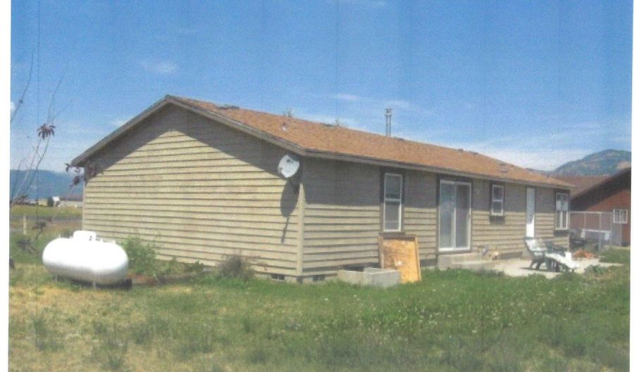 209 W MILL Cir, Alpine, WY 83128 - 3 Beds, 2 Bath