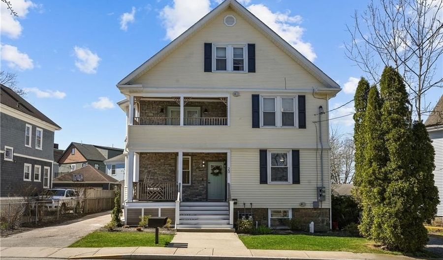 20 Summer St, Newport, RI 02840 - 4 Beds, 2 Bath