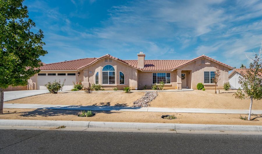 7742 Grand Ave, Yucca Valley, CA 92284 - 3 Beds, 2 Bath
