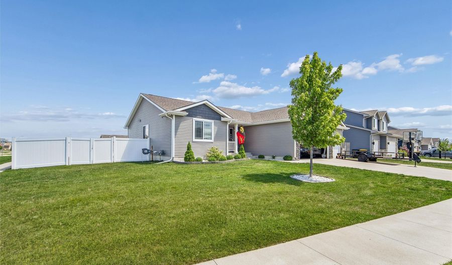 1301 S 11th St, Adel, IA 50003 - 3 Beds, 2 Bath