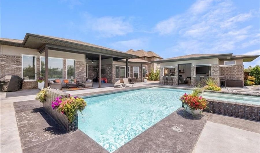 8702 Flycatcher Pl, Bentonville, AR 72713 - 4 Beds, 5 Bath