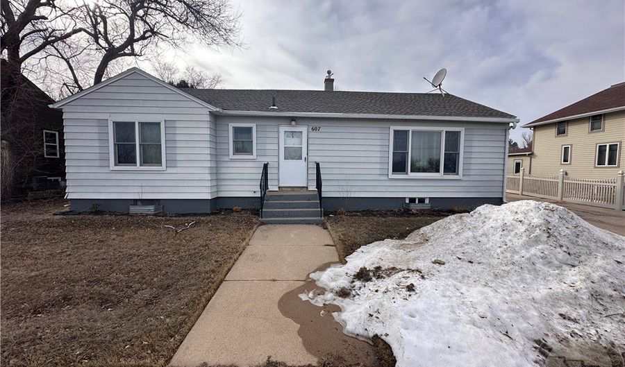 607 S 2nd St W, Baker, MT 59313 - 3 Beds, 2 Bath