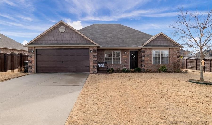 5214 W Cross Creek Blvd, Rogers, AR 72758 - 3 Beds, 2 Bath