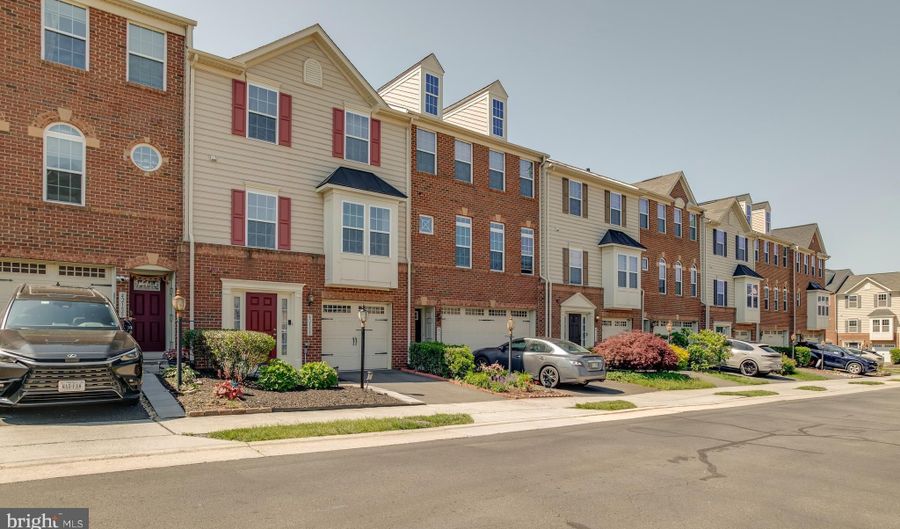 42153 GRADY Ter, Aldie, VA 20105 - 3 Beds, 4 Bath