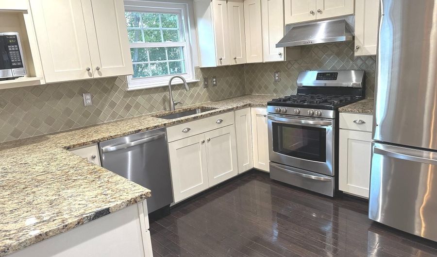 20180 HARDWOOD Ter, Ashburn, VA 20147 - 3 Beds, 4 Bath