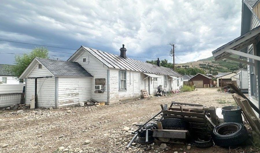 1105 E 4th St, Anaconda, MT 59711 - 1 Beds, 1 Bath