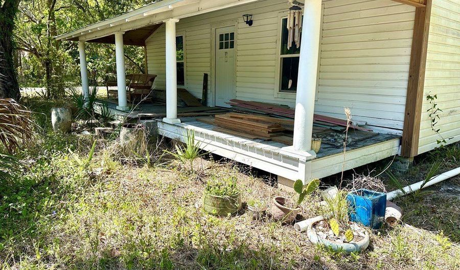 87 Martin Luther King Jr Blvd, Apalachicola, FL 32320 - 2 Beds, 1 Bath