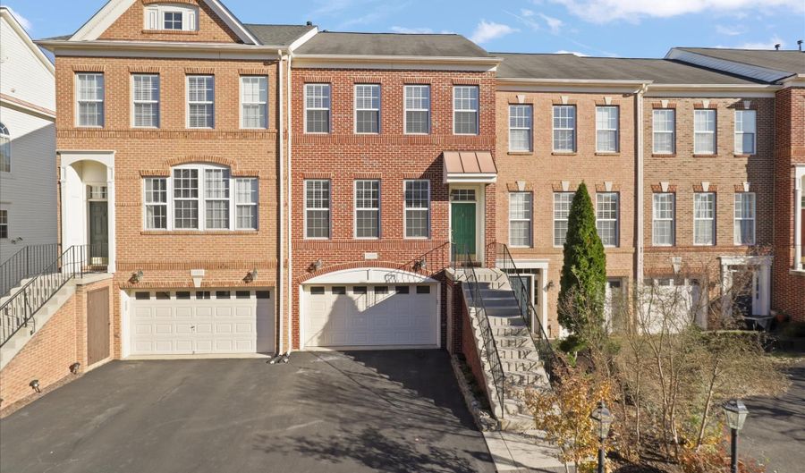 24686 NETTLE MILL Sq, Aldie, VA 20105 - 4 Beds, 4 Bath