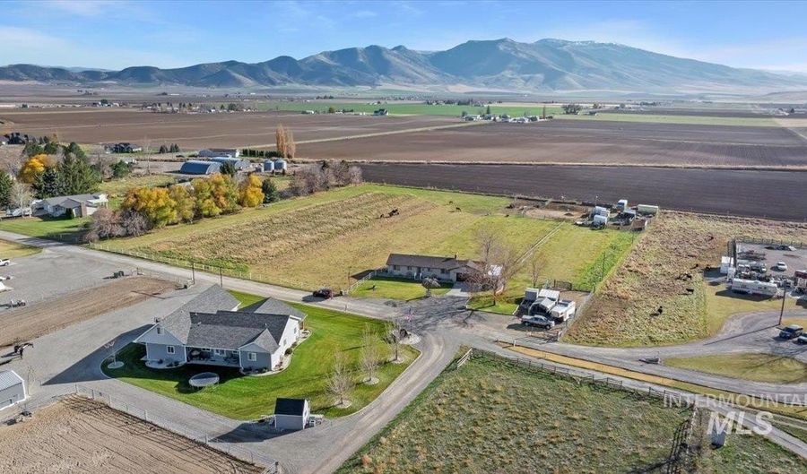 411 Mountain View Ln, Burley, ID 83318 - 5 Beds, 2 Bath