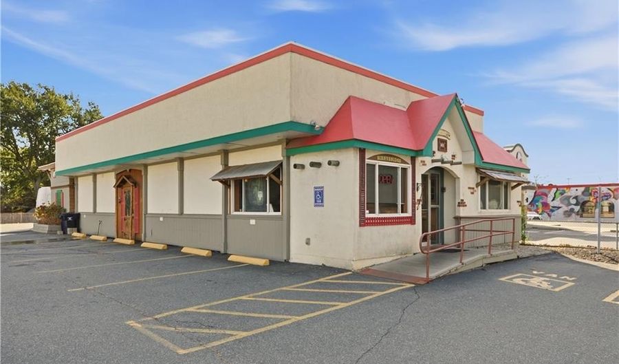 651 W Main Rd, Middletown, RI 02842 - 0 Beds, 0 Bath