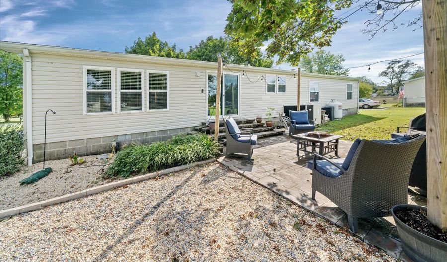 15 LEGEND Ln, Houston, DE 19954 - 3 Beds, 2 Bath