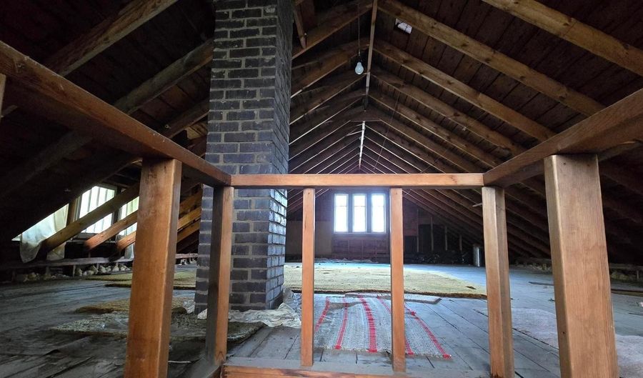 212 E 5th St, Albert Lea, MN 56007 - 2 Beds, 2 Bath