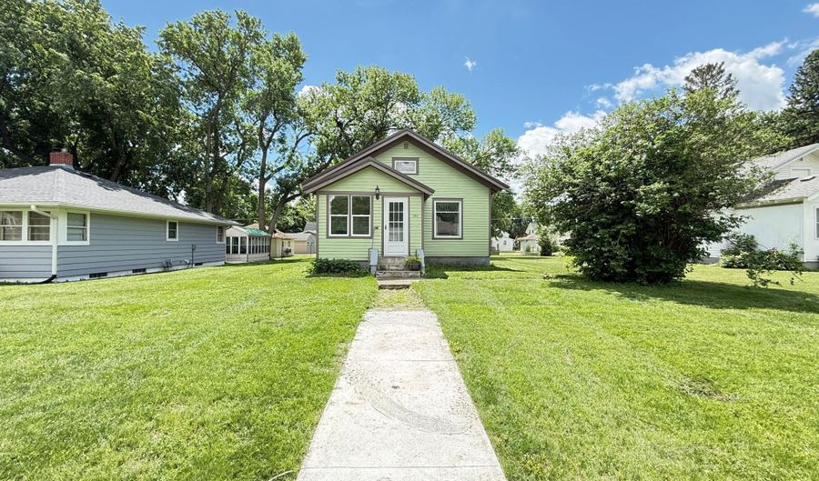 246 E Rooney Ave, Appleton, MN 56208 - 2 Beds, 2 Bath
