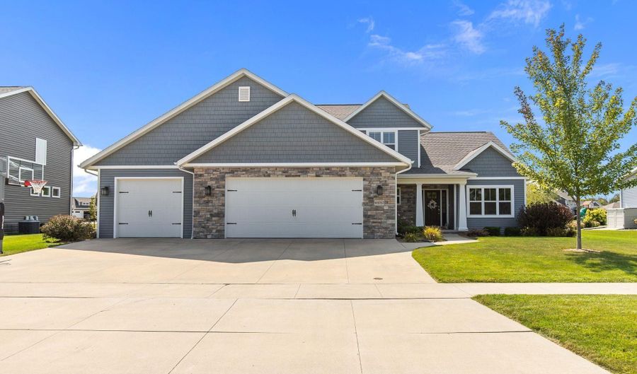 W5757 JOCHMANN Drive, Appleton, WI 54915 - 4 Beds, 3 Bath