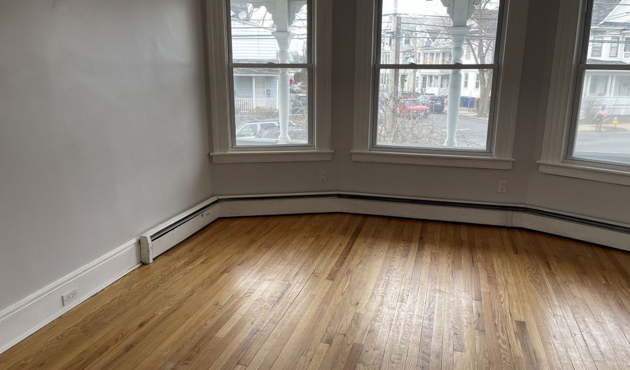453 Coleman St 1 floor, Bridgeport, CT 06604 - 2 Beds, 1 Bath