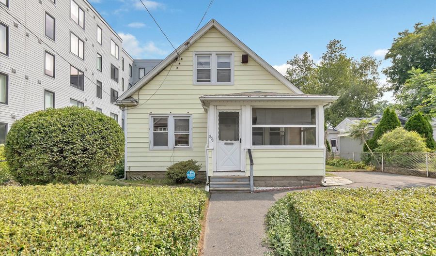 850 Brewster St, Bridgeport, CT 06605 - 2 Beds, 1 Bath