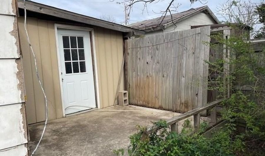 1260 S Oklahoma Ave, Atoka, OK 74525 - 3 Beds, 2 Bath